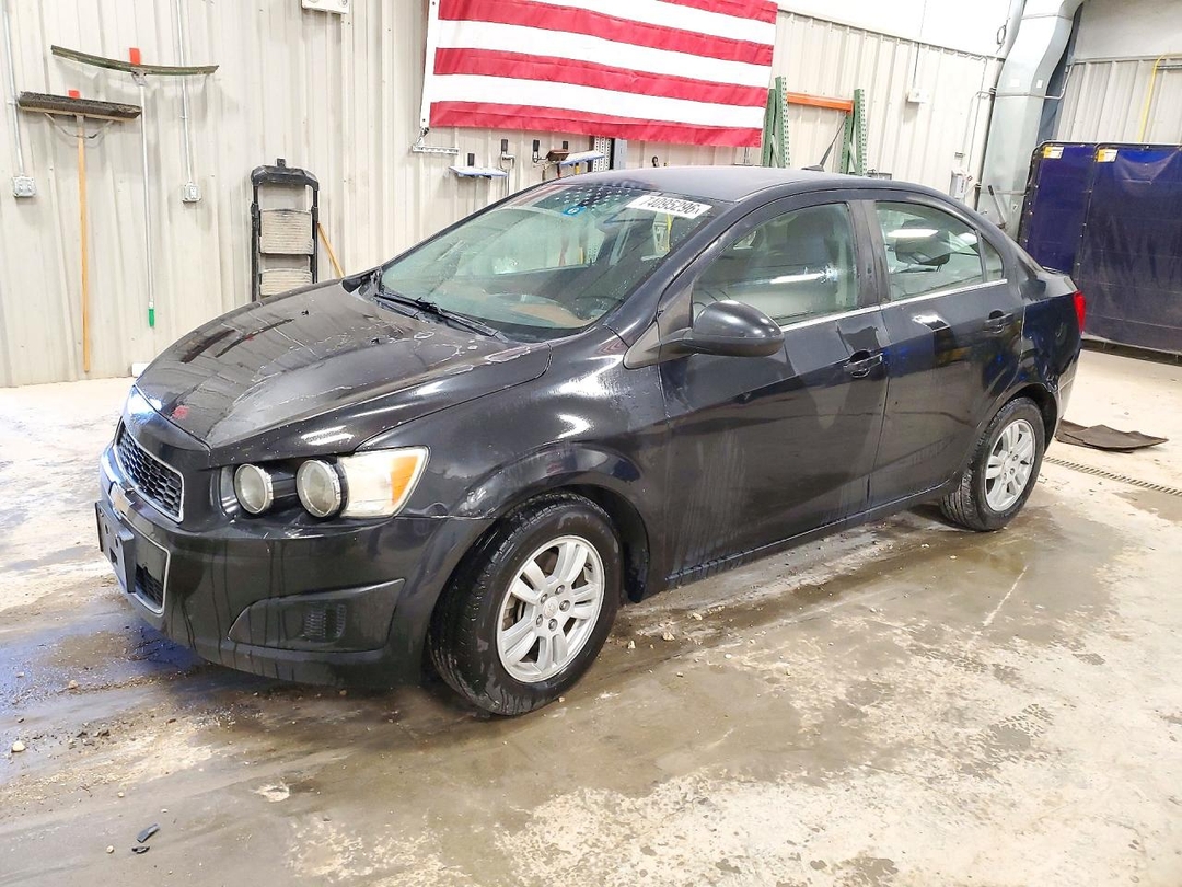 منظر 2014 CHEVROLET SONIC LT، زاوية 1