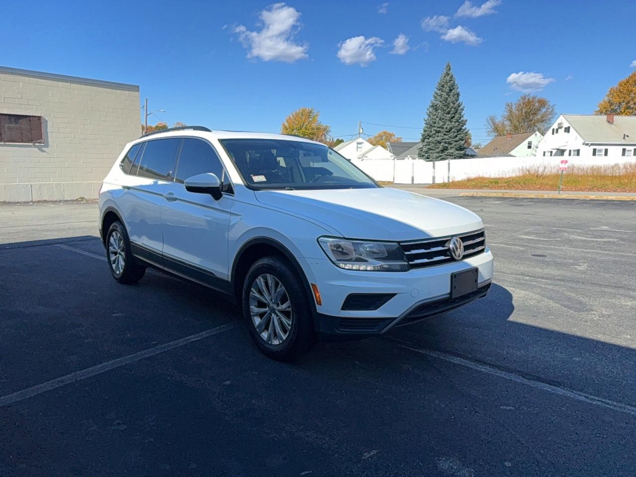 Vista de 2018 VOLKSWAGEN TIGUAN SE, ángulo 1
