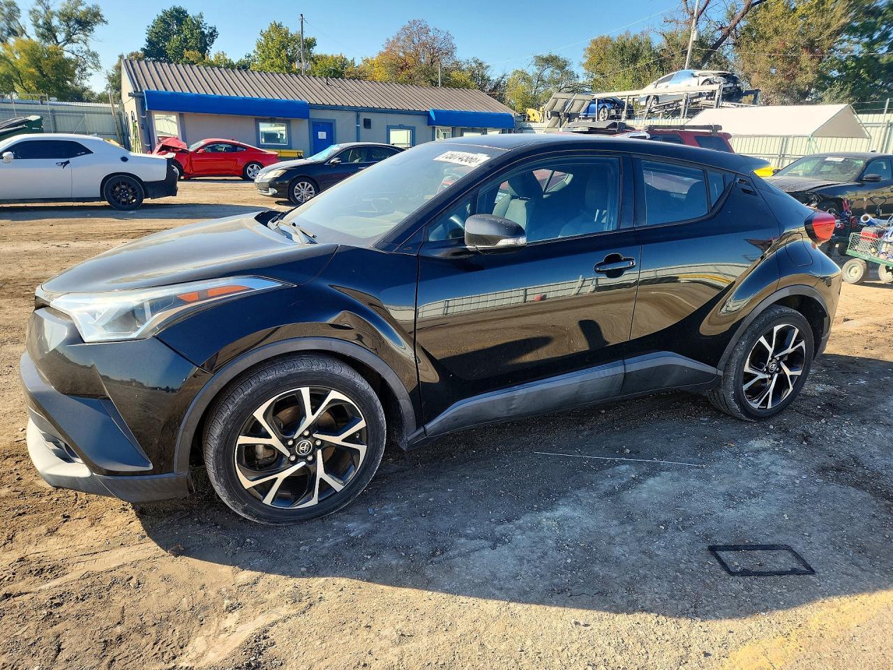 منظر 2018 TOYOTA C-HR XLE PREMIUM، زاوية 1