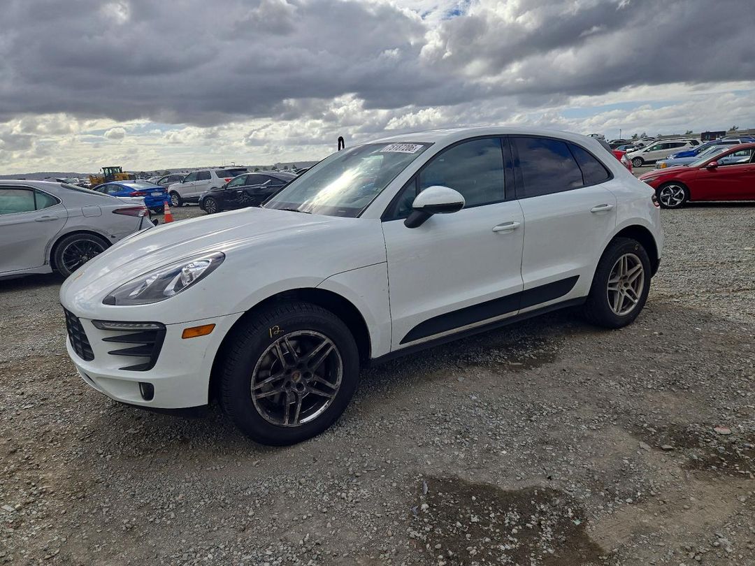 Vue de 2017 PORSCHE MACAN, angle 1