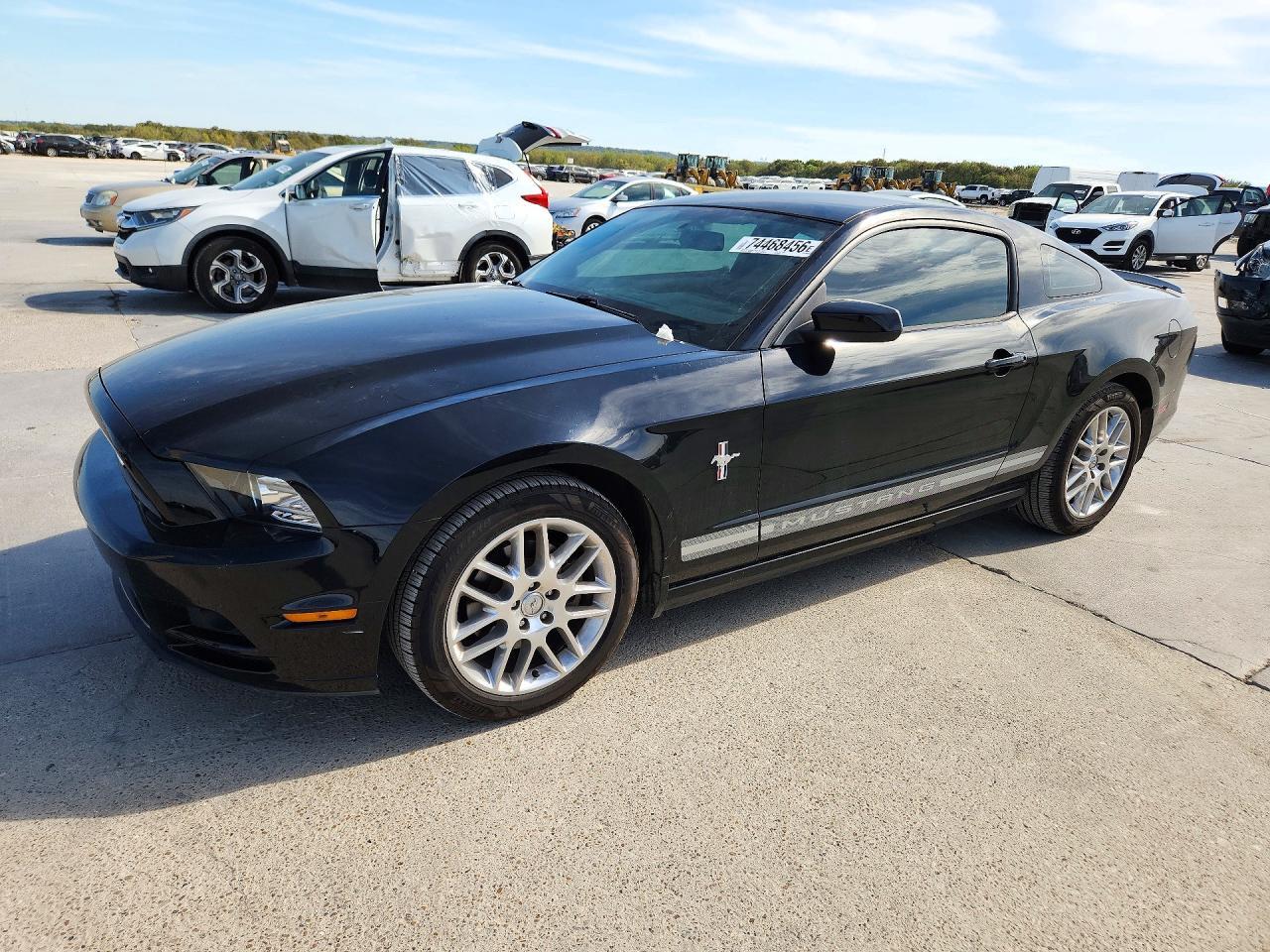 Vue de 2014 FORD MUSTANG, angle 1
