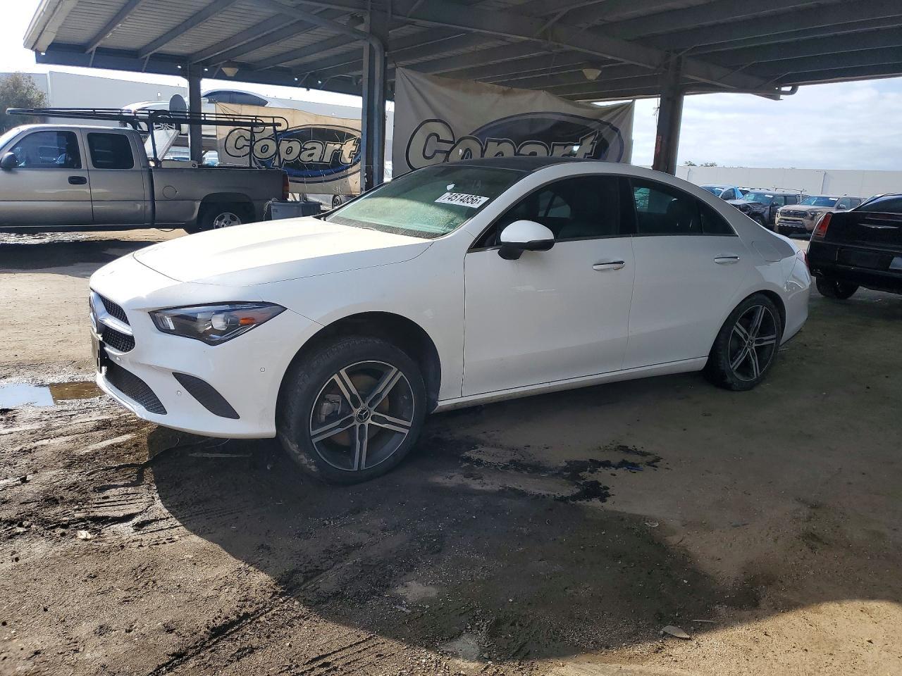 Vista de 2021 MERCEDES-BENZ CLA 250, ángulo 1