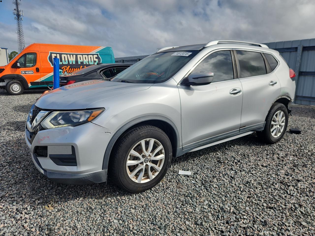 Vedere 2017 NISSAN ROGUE SV, unghi 1