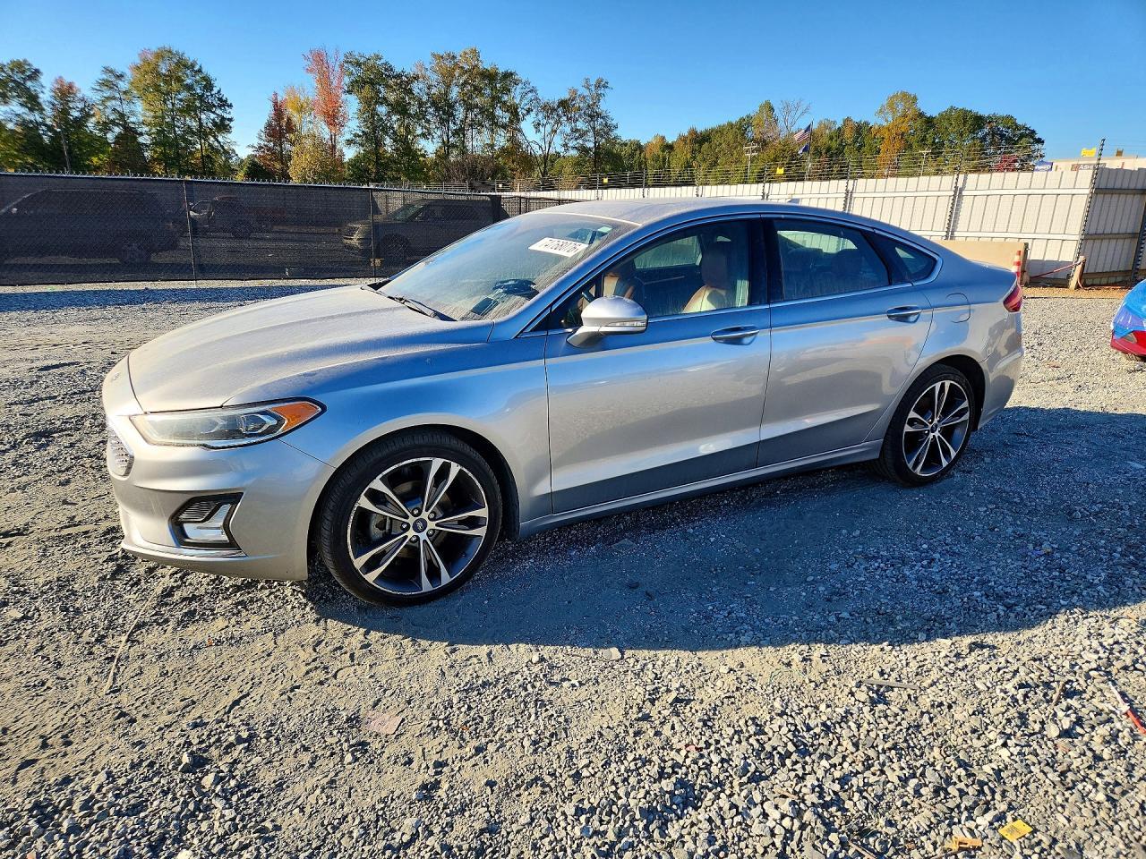 Vue de 2020 FORD FUSION TITANIUM, angle 1