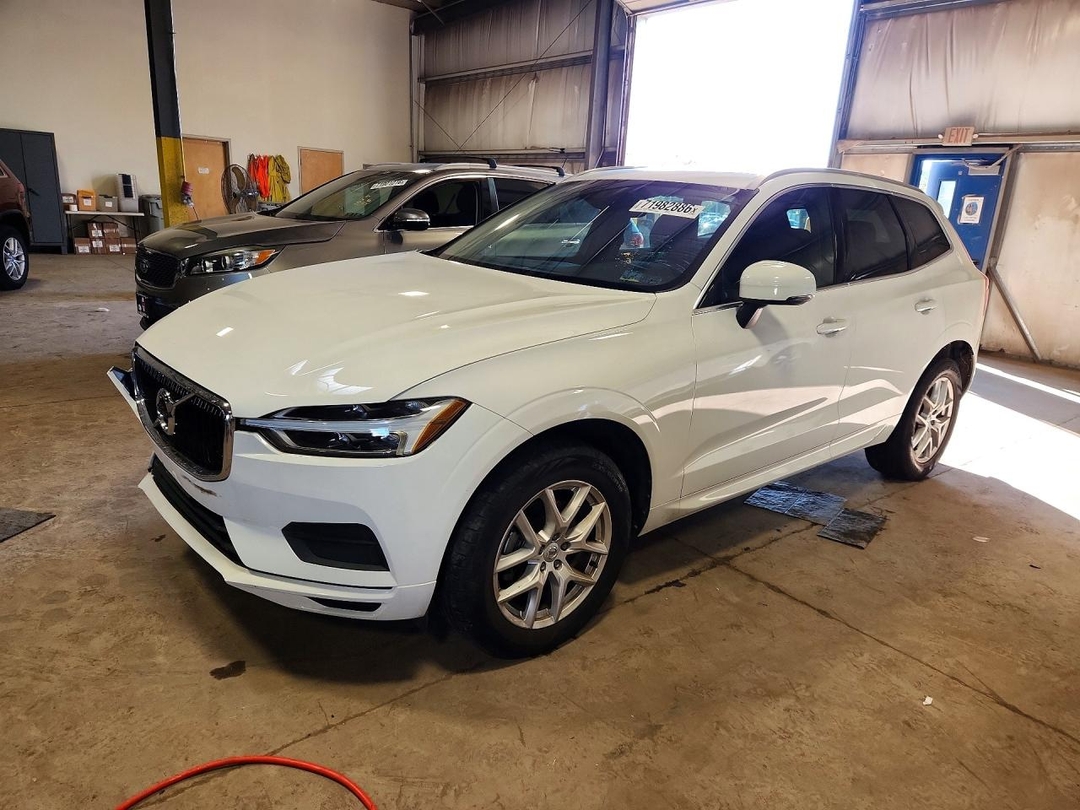 Vista de 2020 VOLVO XC60 T5 MOMENTUM, ángulo 1