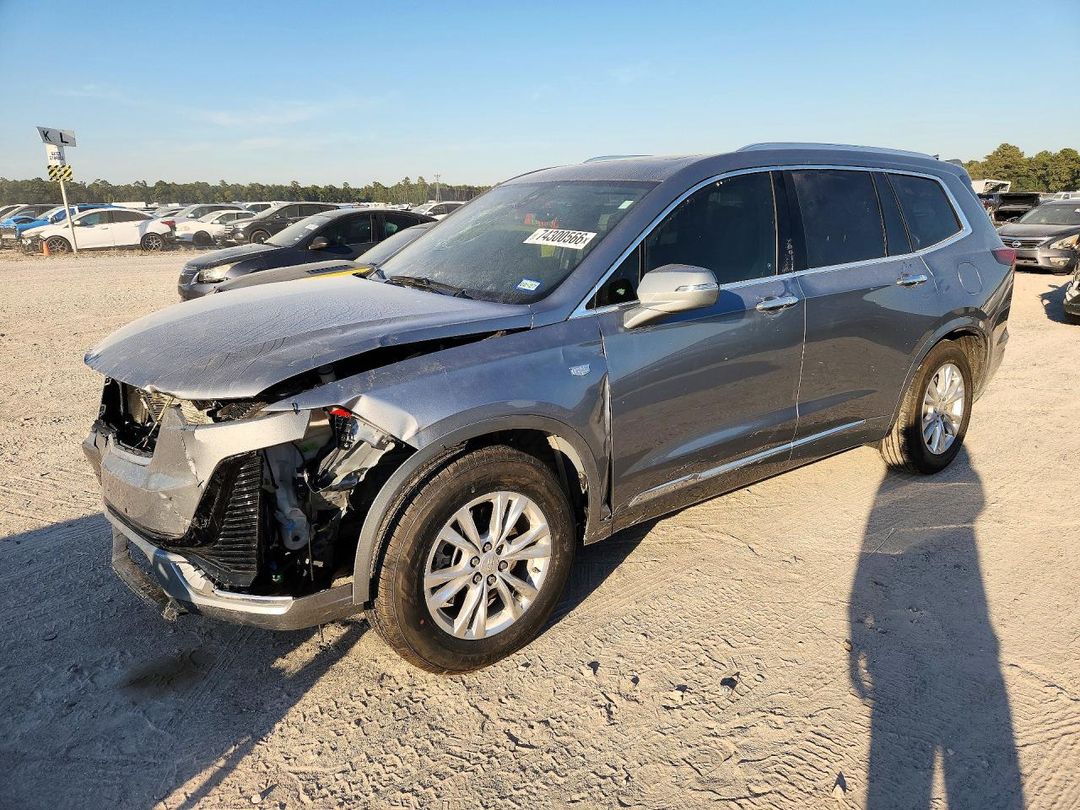 Vue de 2025 CADILLAC XT6 LUXURY, angle 1