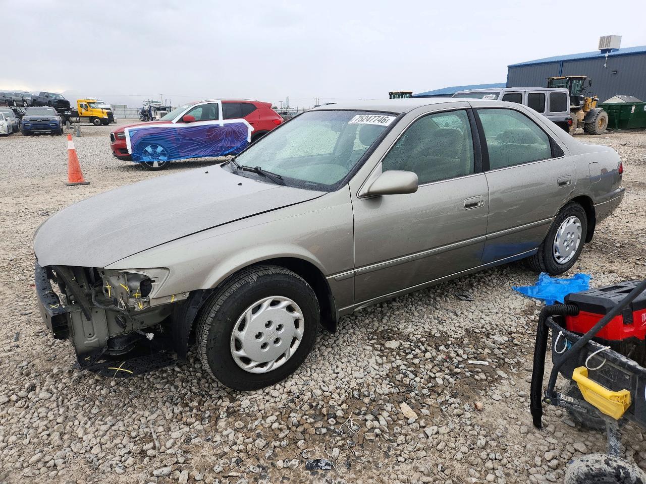 منظر 1998 TOYOTA CAMRY LE، زاوية 1