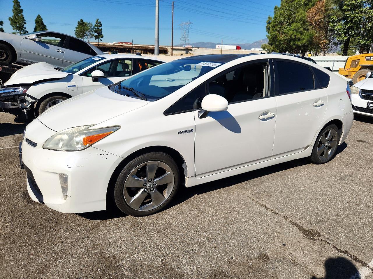 منظر 2013 TOYOTA PRIUS PERSONA SERIES SE، زاوية 1