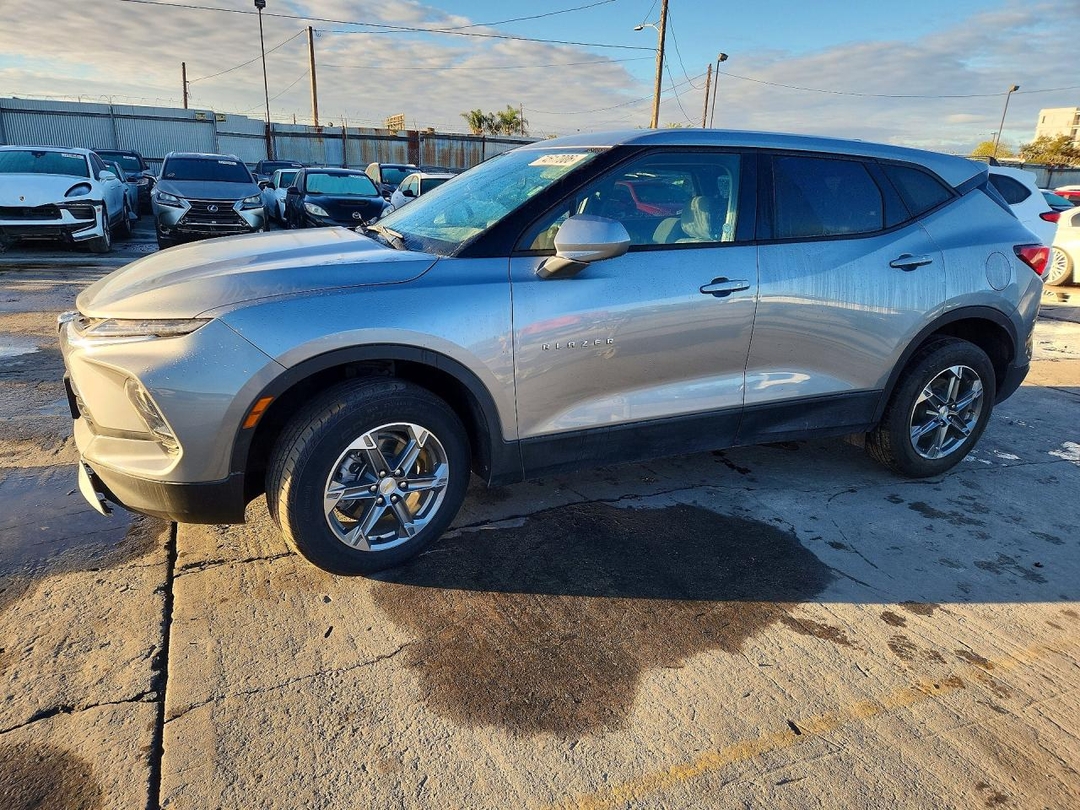 Vue de 2025 CHEVROLET BLAZER 2LT, angle 1