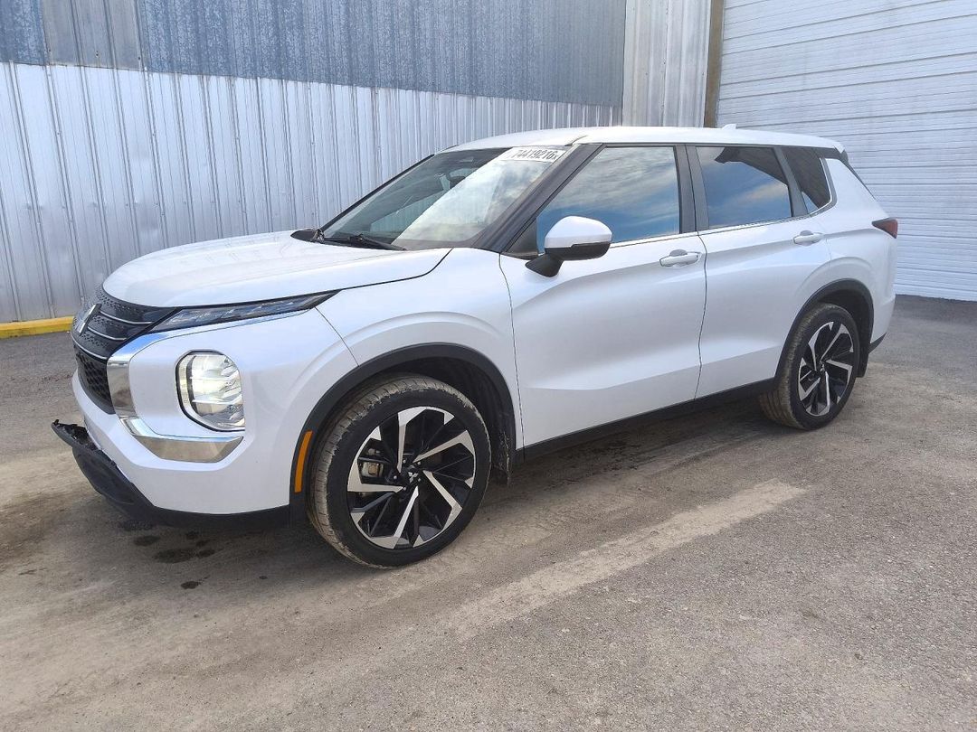 2022 MITSUBISHI OUTLANDER ES view, angle 1