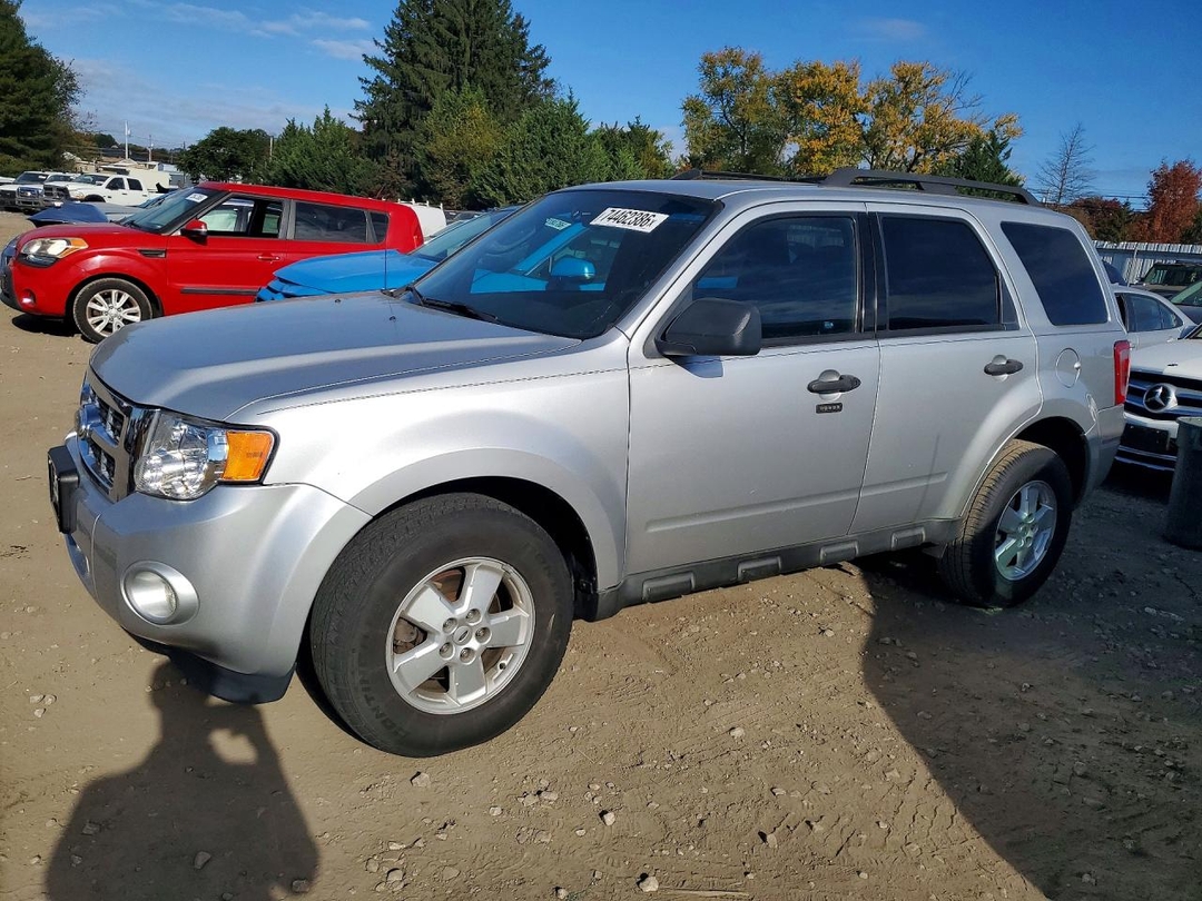 منظر 2010 FORD ESCAPE XLT، زاوية 1