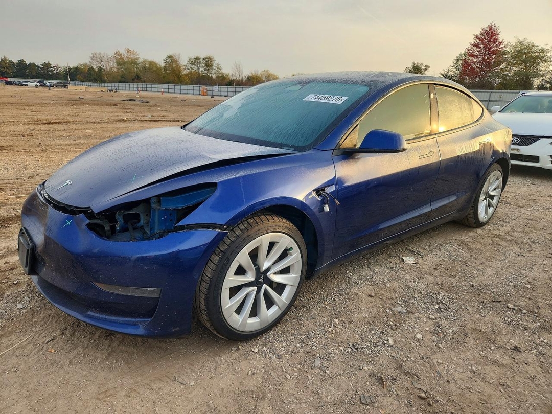 Vue de 2022 TESLA MODEL 3, angle 1