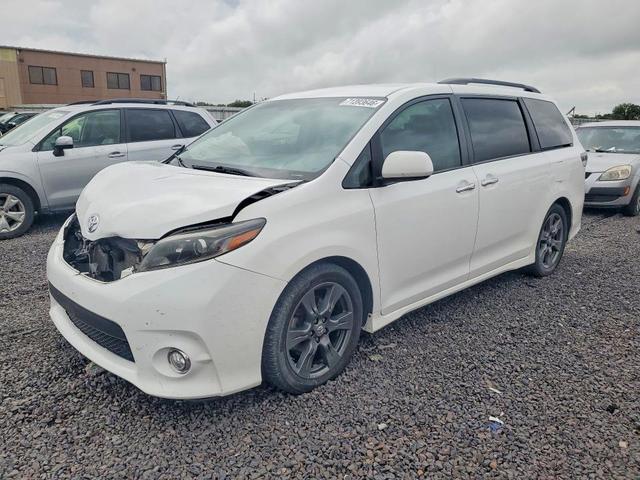 2017 TOYOTA SIENNA SE