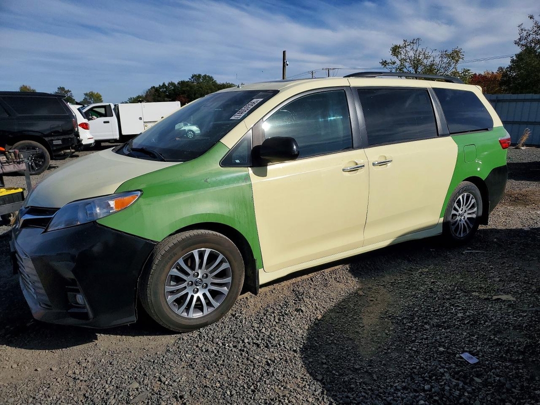 منظر 2020 TOYOTA SIENNA XLE 8-PASSENGER، زاوية 1