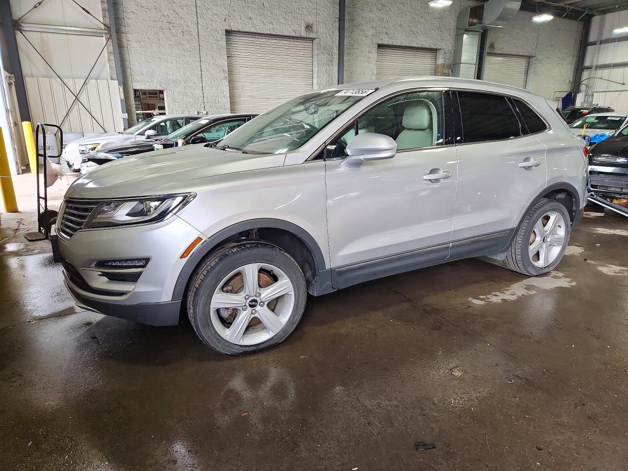 Вид 2017 LINCOLN MKC PREMIERE, угол 1