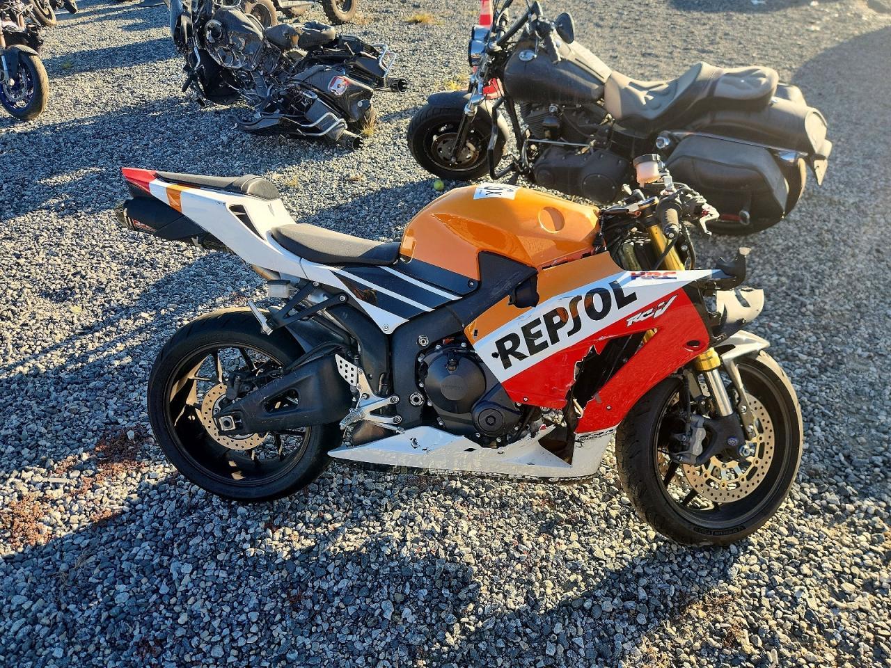 Вид 2018 HONDA CBR600 RR, угол 1