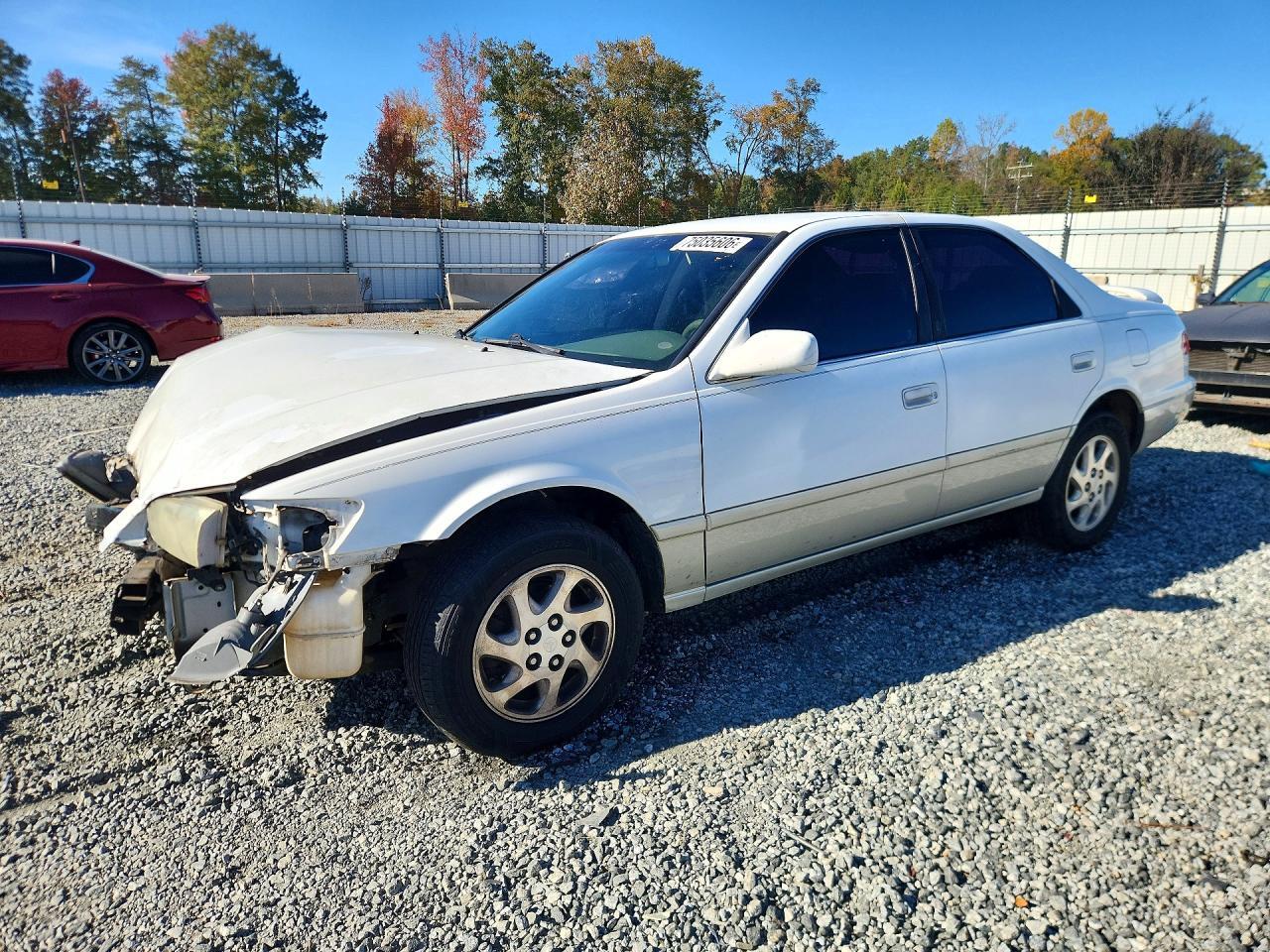 منظر 2000 TOYOTA CAMRY LE، زاوية 1