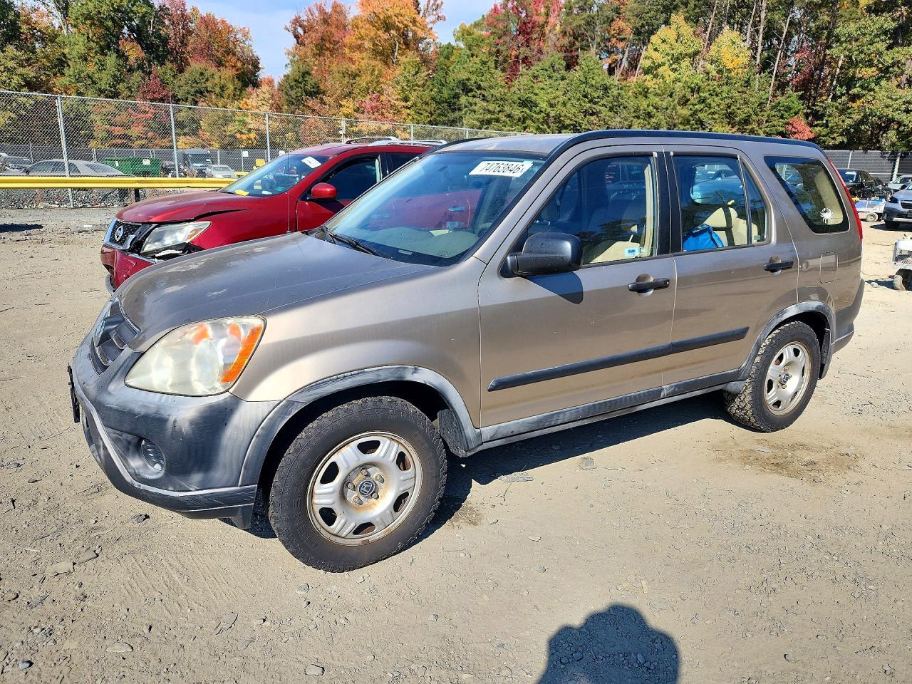 منظر 2005 HONDA CRV LX، زاوية 1