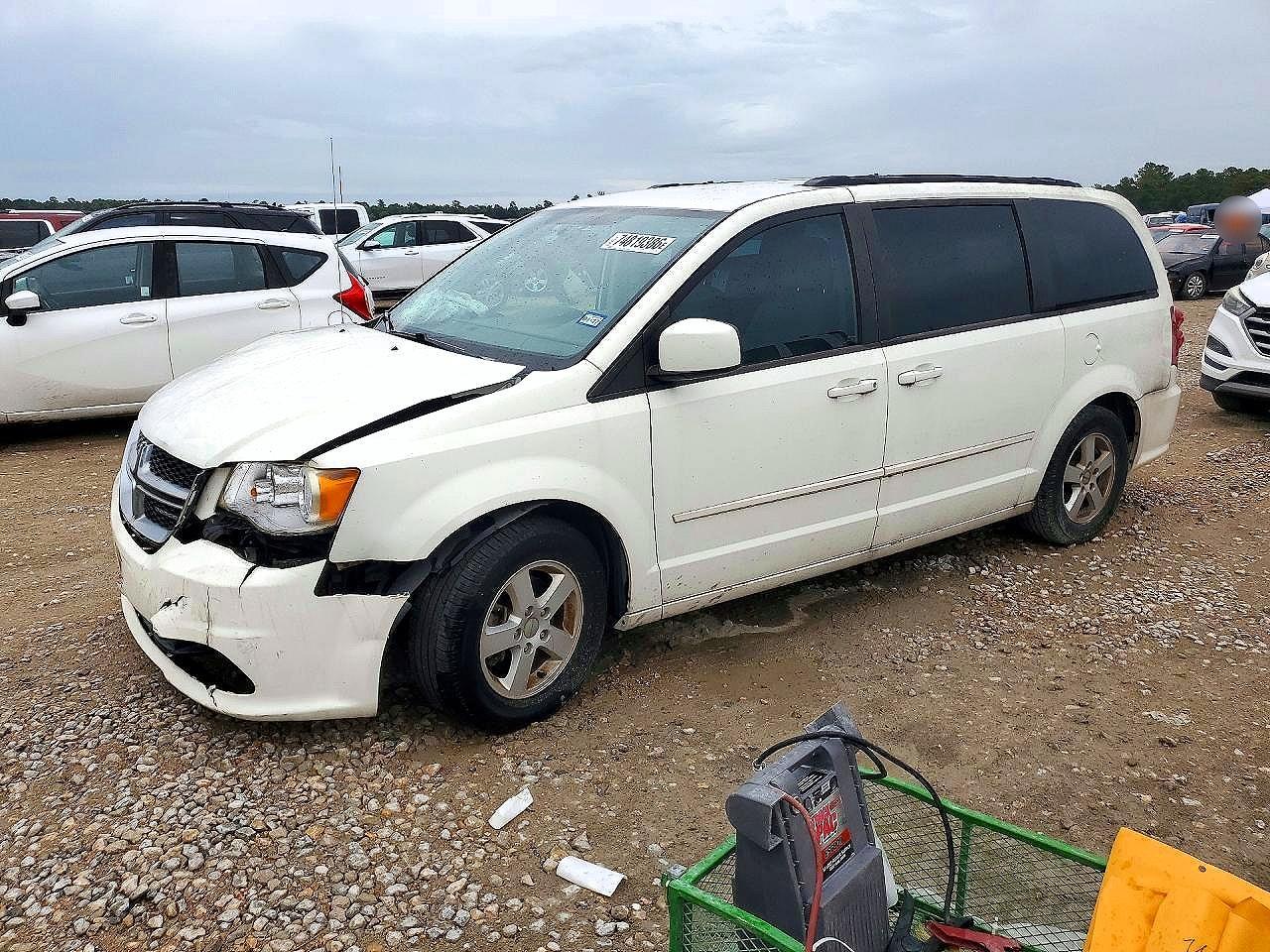 Вид 2012 DODGE GRAND CARAVAN SXT, угол 1