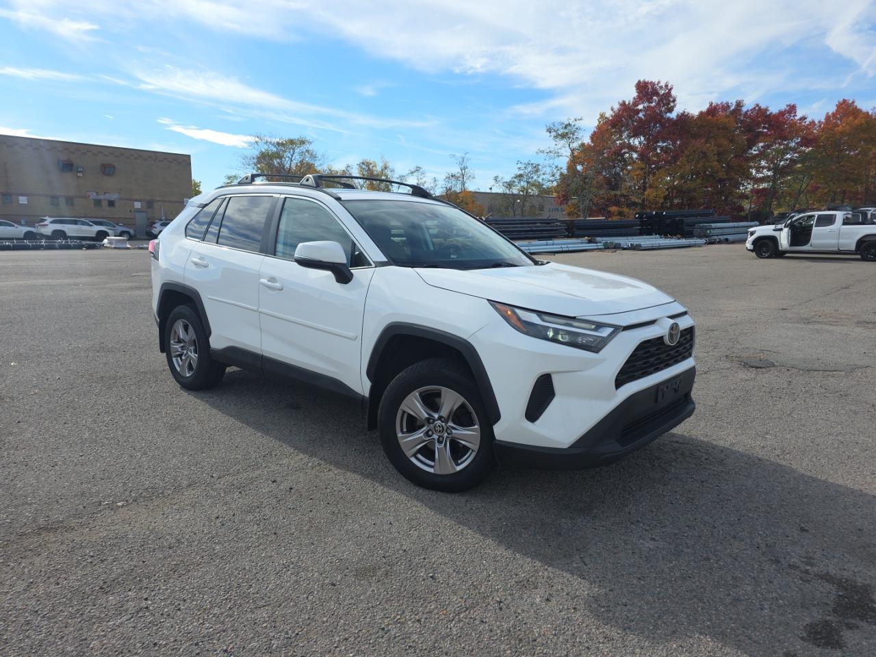 Vedere 2022 TOYOTA RAV4 XLE, unghi 1