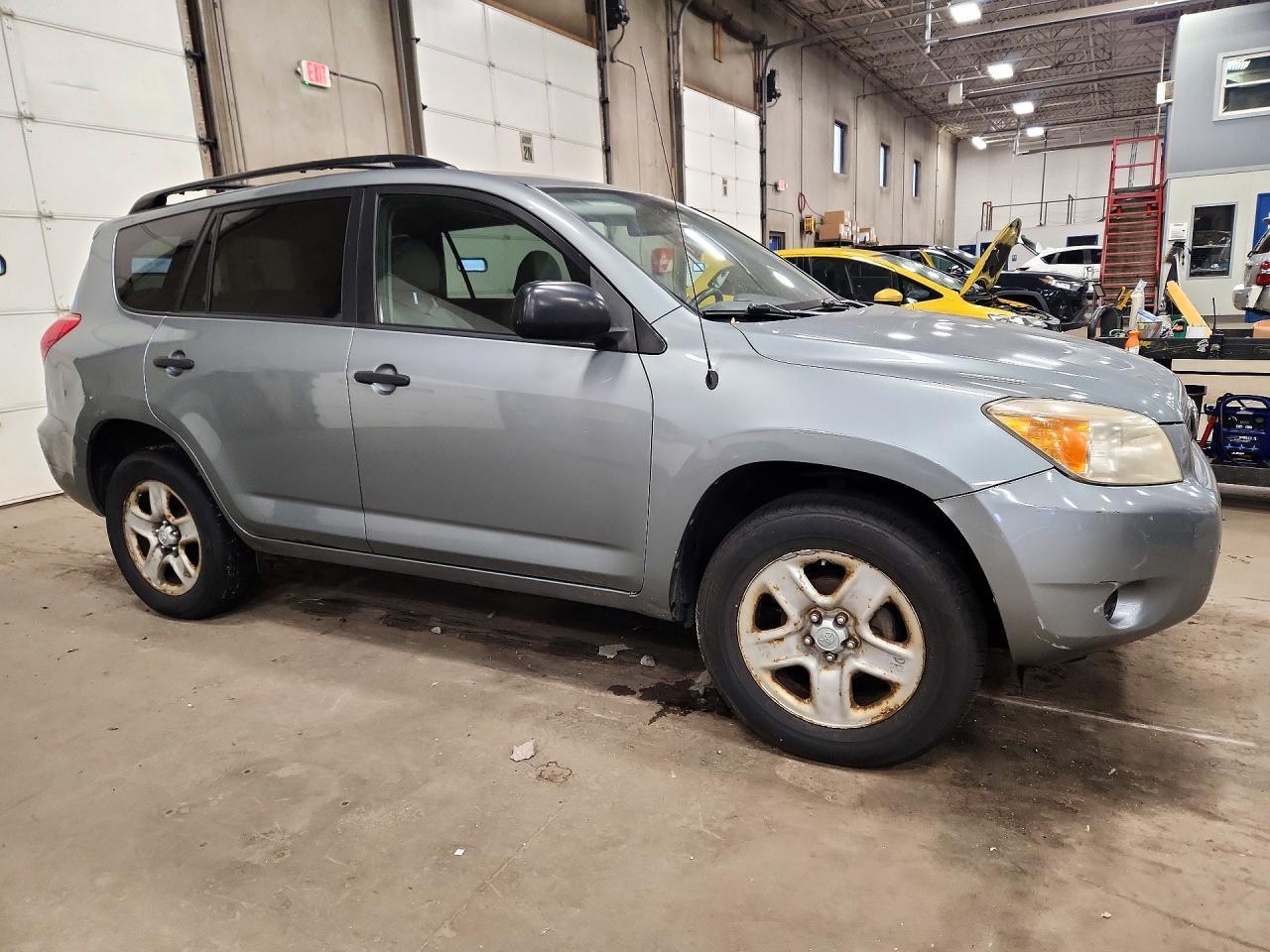 Вид 2008 TOYOTA RAV4 BASE, угол 1