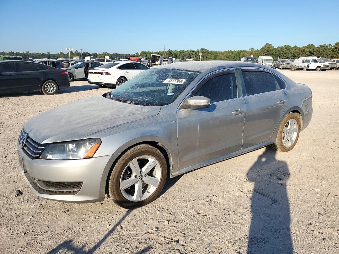 Vista de 2014 VOLKSWAGEN PASSAT S, ángulo 1