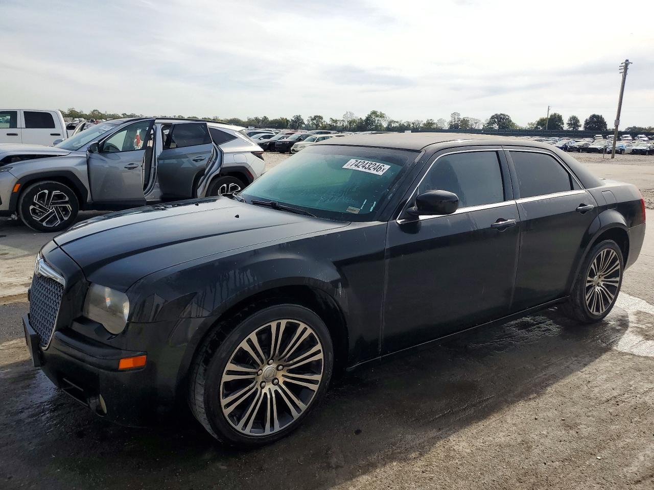 منظر 2010 CHRYSLER 300 S، زاوية 1