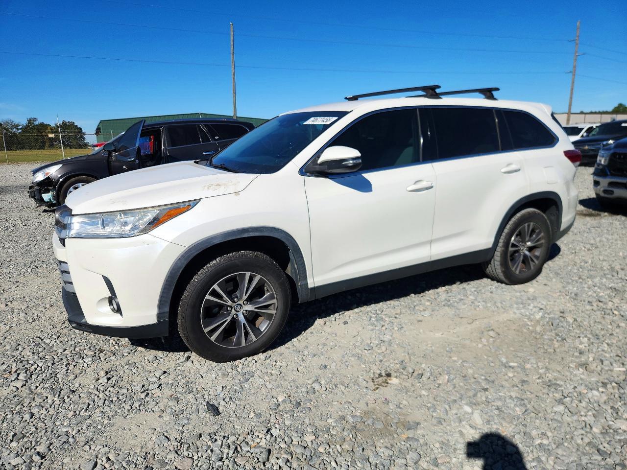Vue de 2019 TOYOTA HIGHLANDER LE PLUS, angle 1