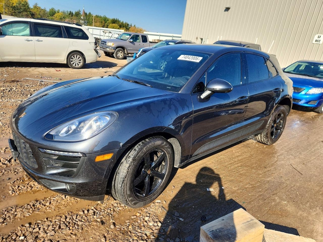 2018 PORSCHE MACAN view, angle 1