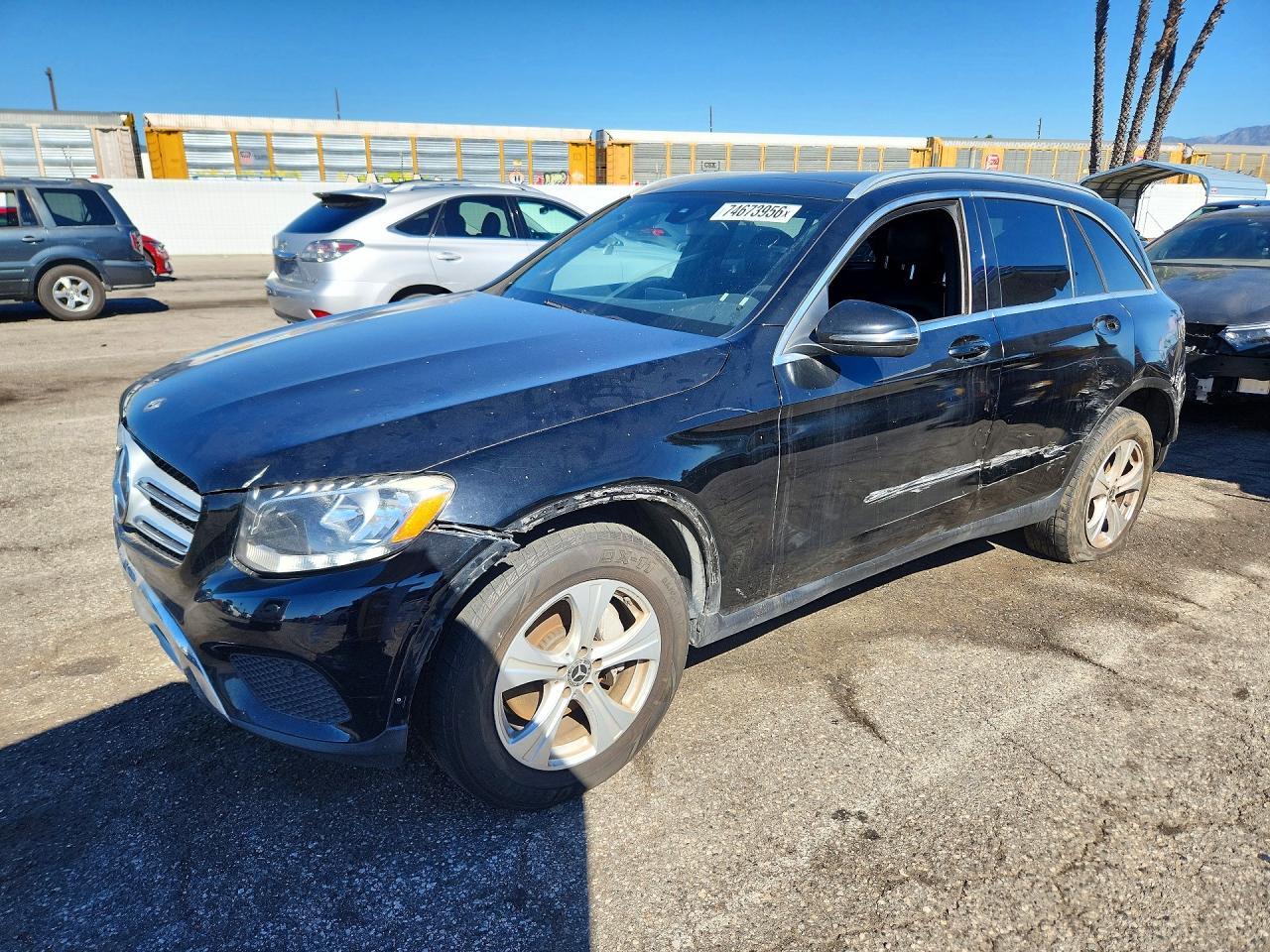 Vista de 2017 Mercedes-Benz GLC CLASS 300, ángulo 1