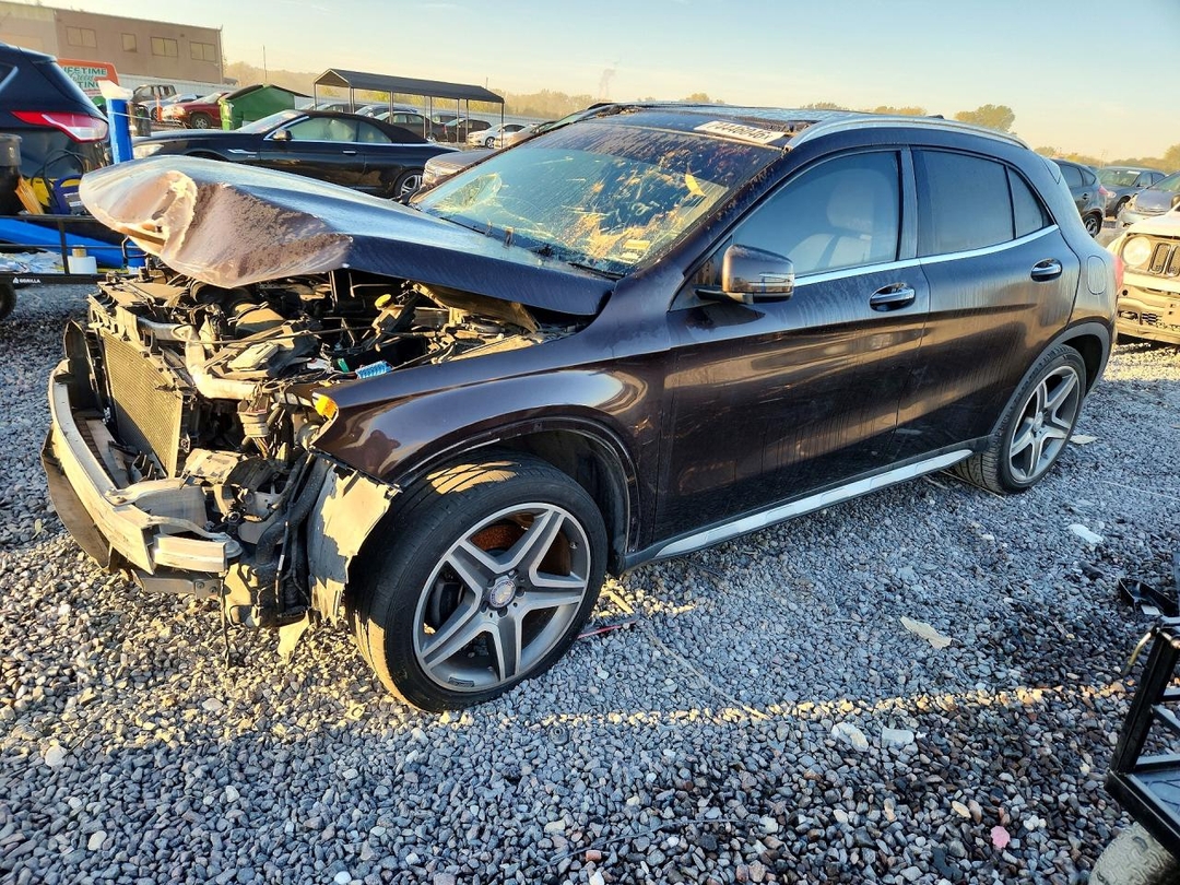 منظر 2015 MERCEDES-BENZ GLA 250، زاوية 1