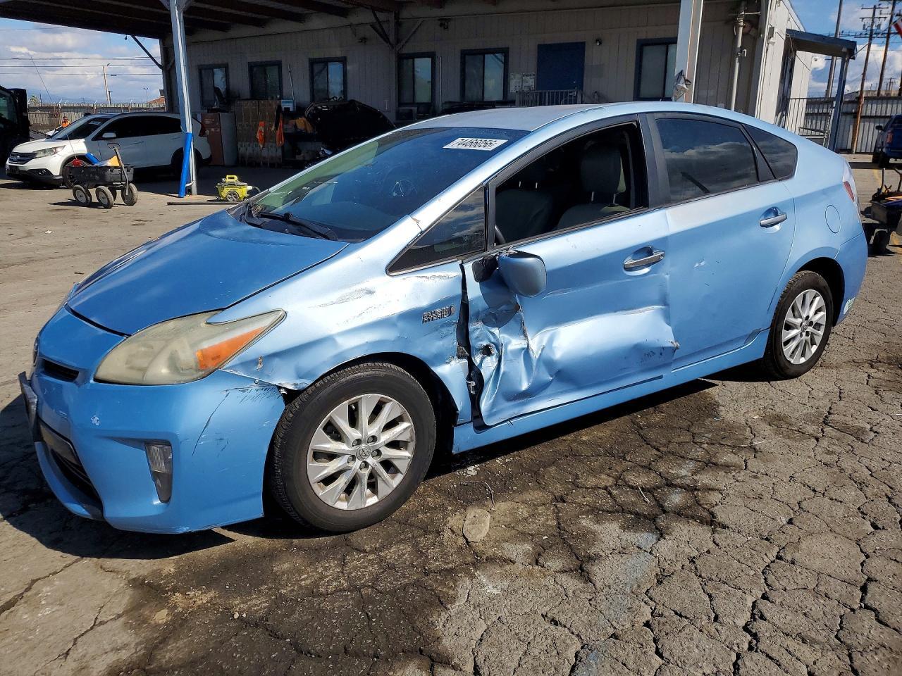 منظر 2014 TOYOTA PRIUS BASE، زاوية 1
