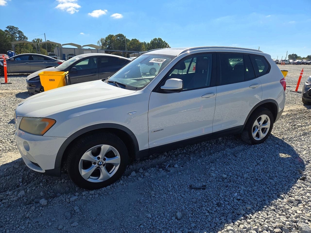 Vue de 2011 BMW X3 XDRIVE28I, angle 1