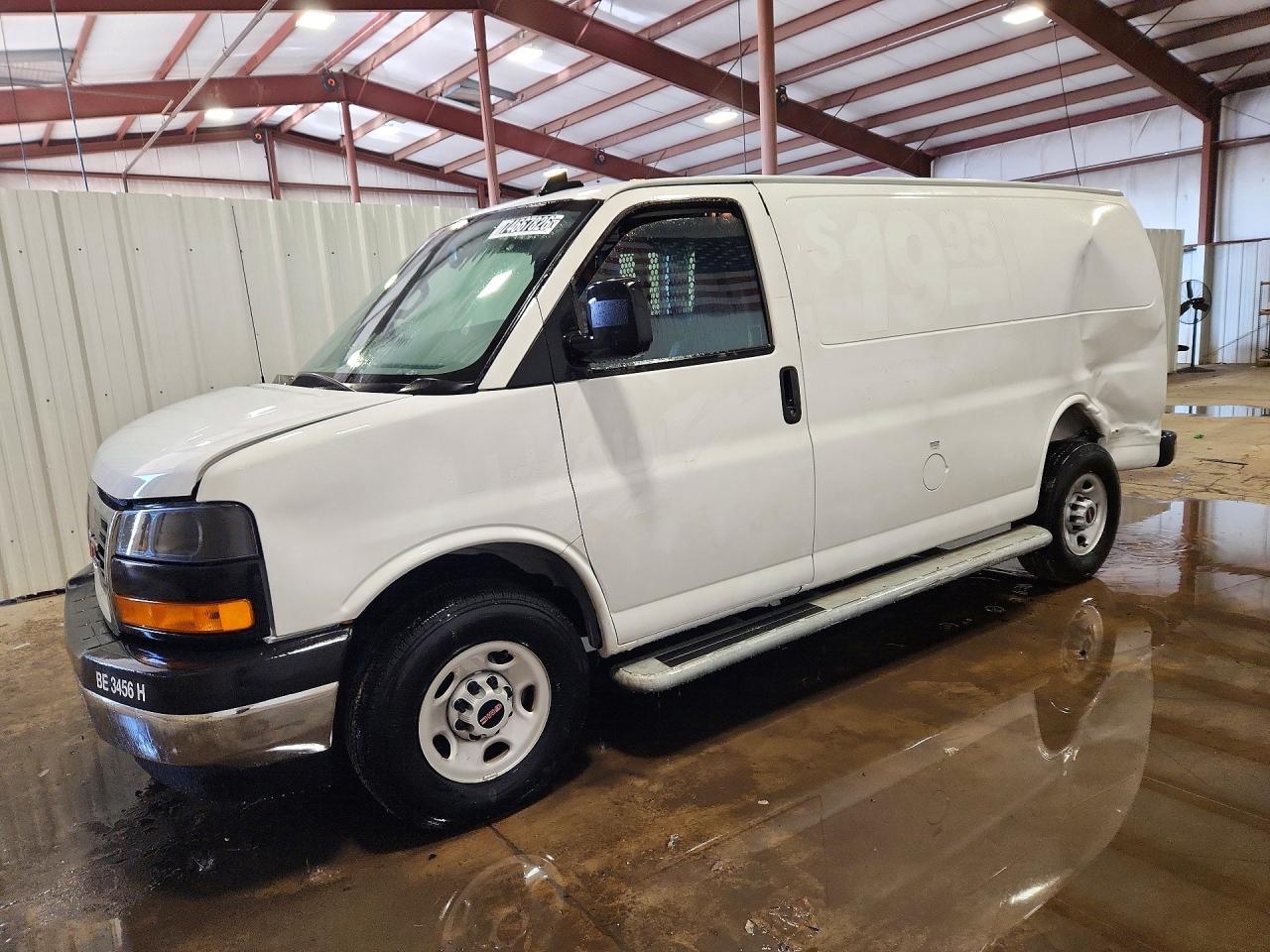 منظر 2025 GMC SAVANA G2500، زاوية 1