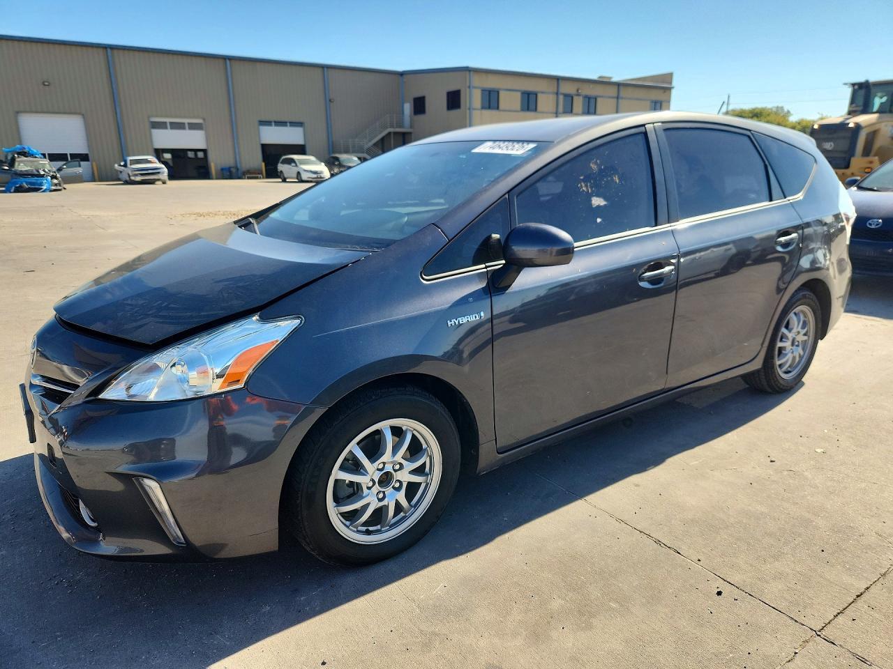 Vue de 2013 TOYOTA PRIUS THREE, angle 1