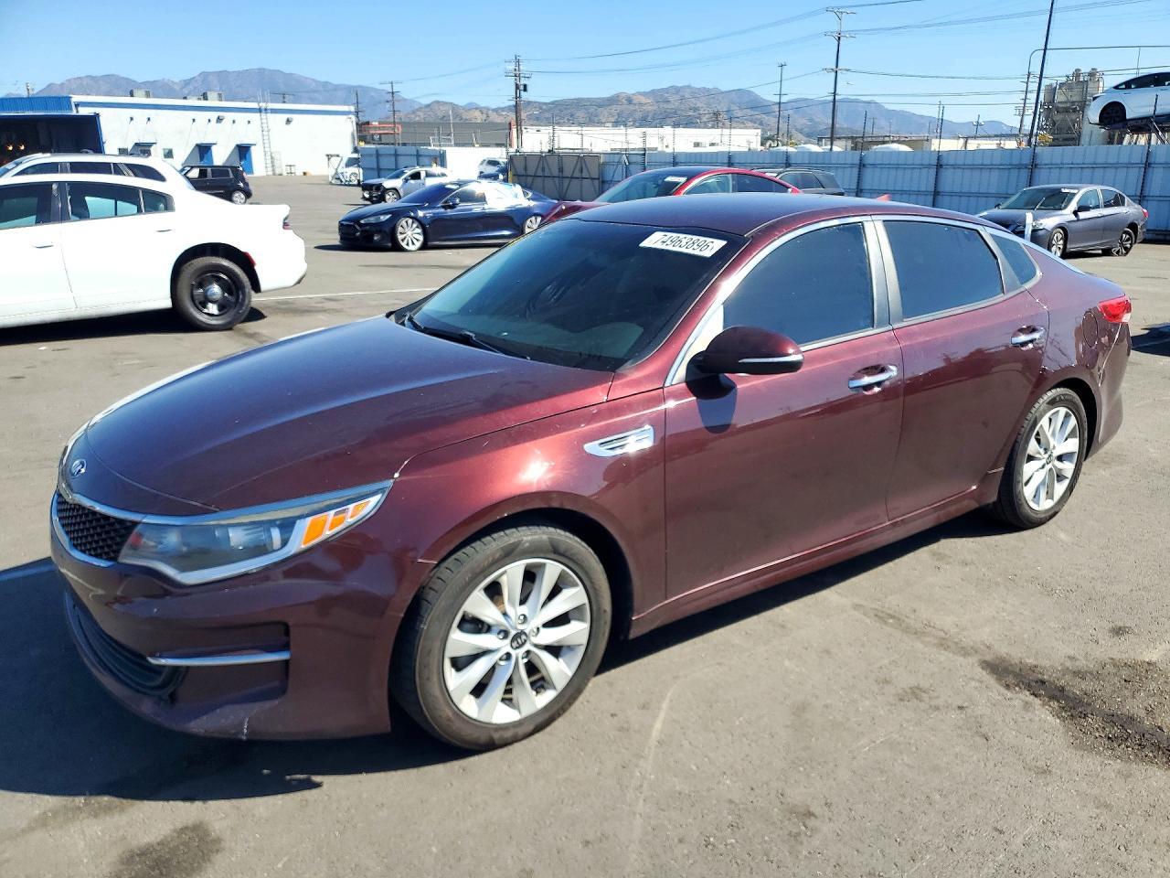 منظر 2018 KIA OPTIMA LX، زاوية 1