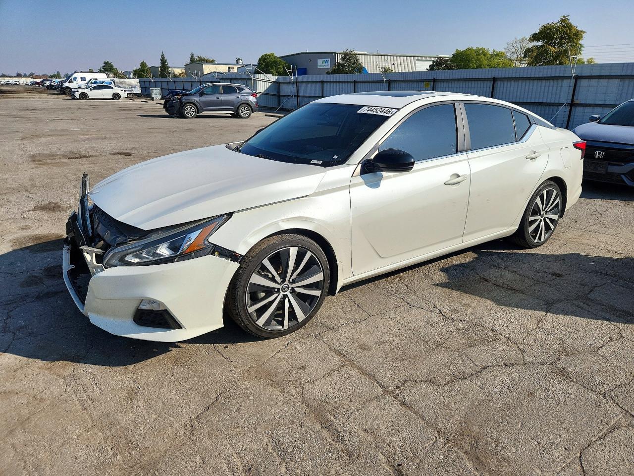 Vista de 2019 NISSAN ALTIMA SR, ángulo 1