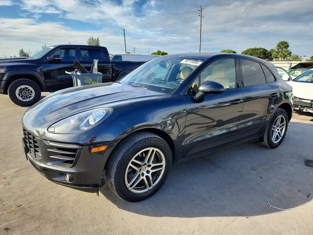 Вид 2018 PORSCHE MACAN, угол 1