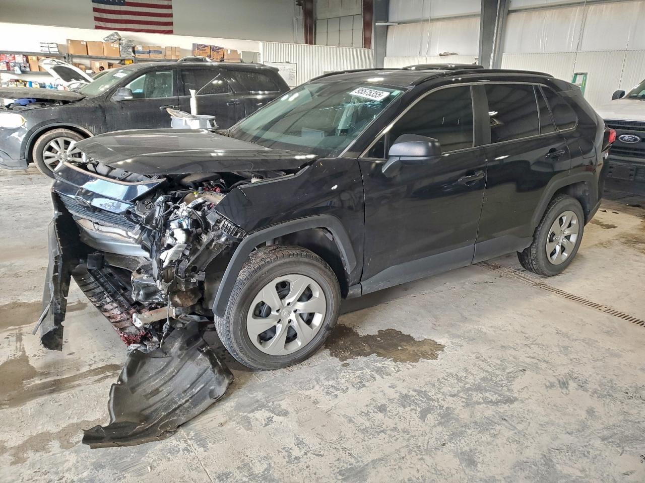 منظر 2021 TOYOTA RAV4 LE، زاوية 1
